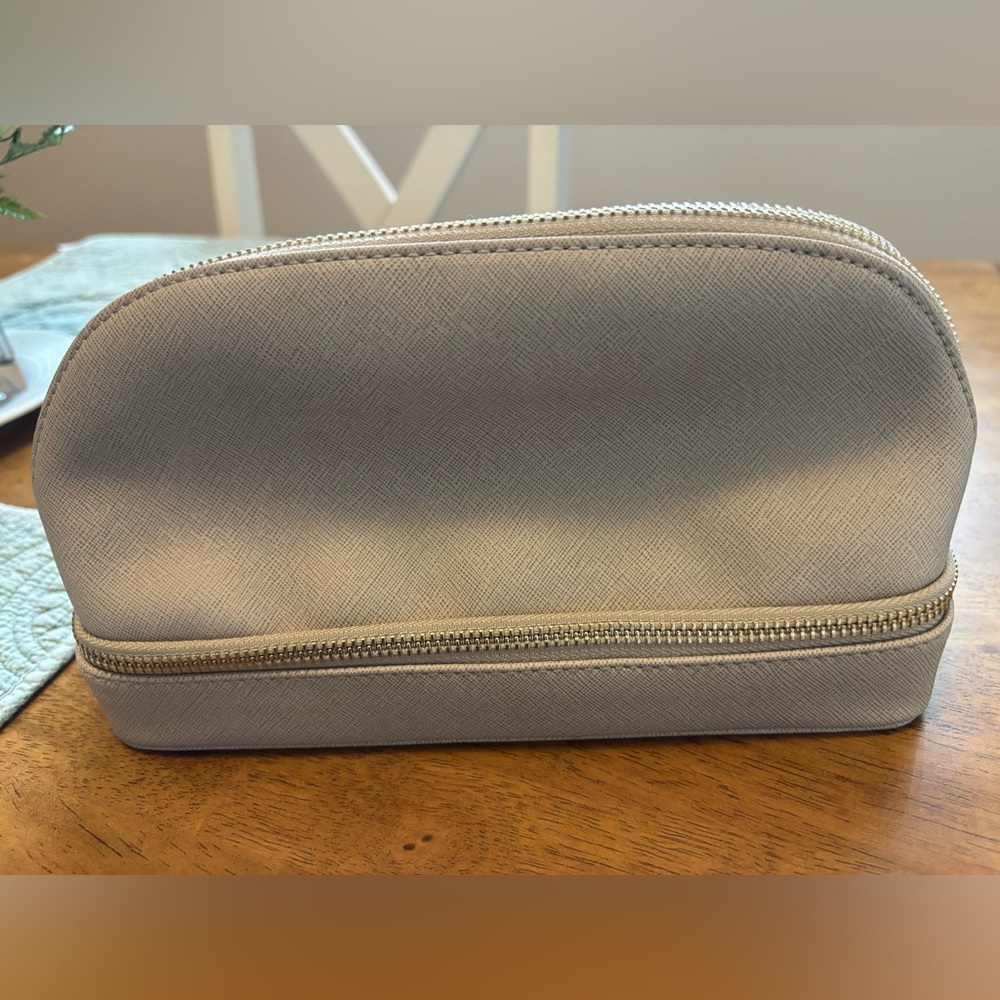 Stackers brand makeup/jewelry case